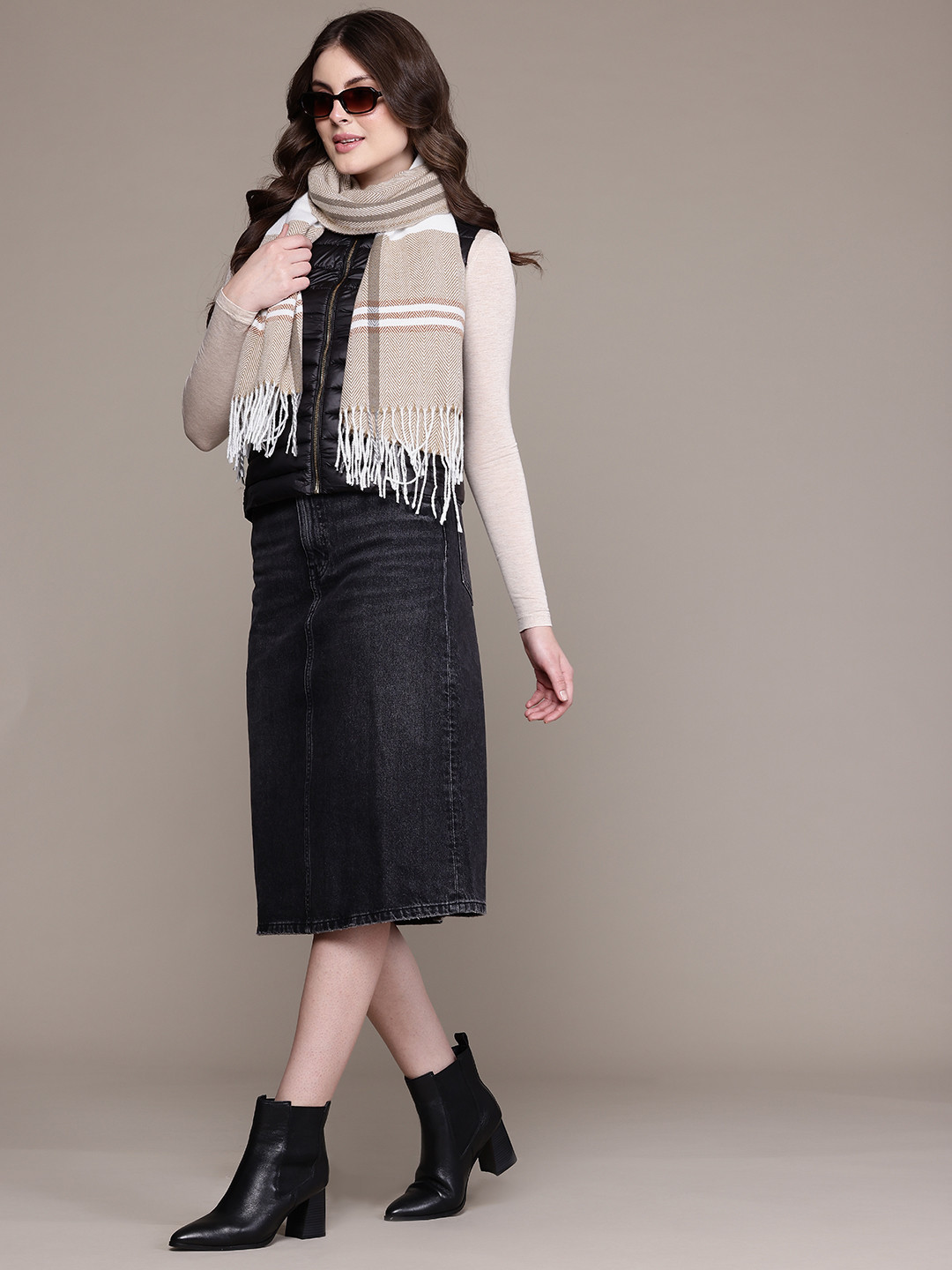 Cayman Herringbone Self Design  Tasselled Woolen Stole