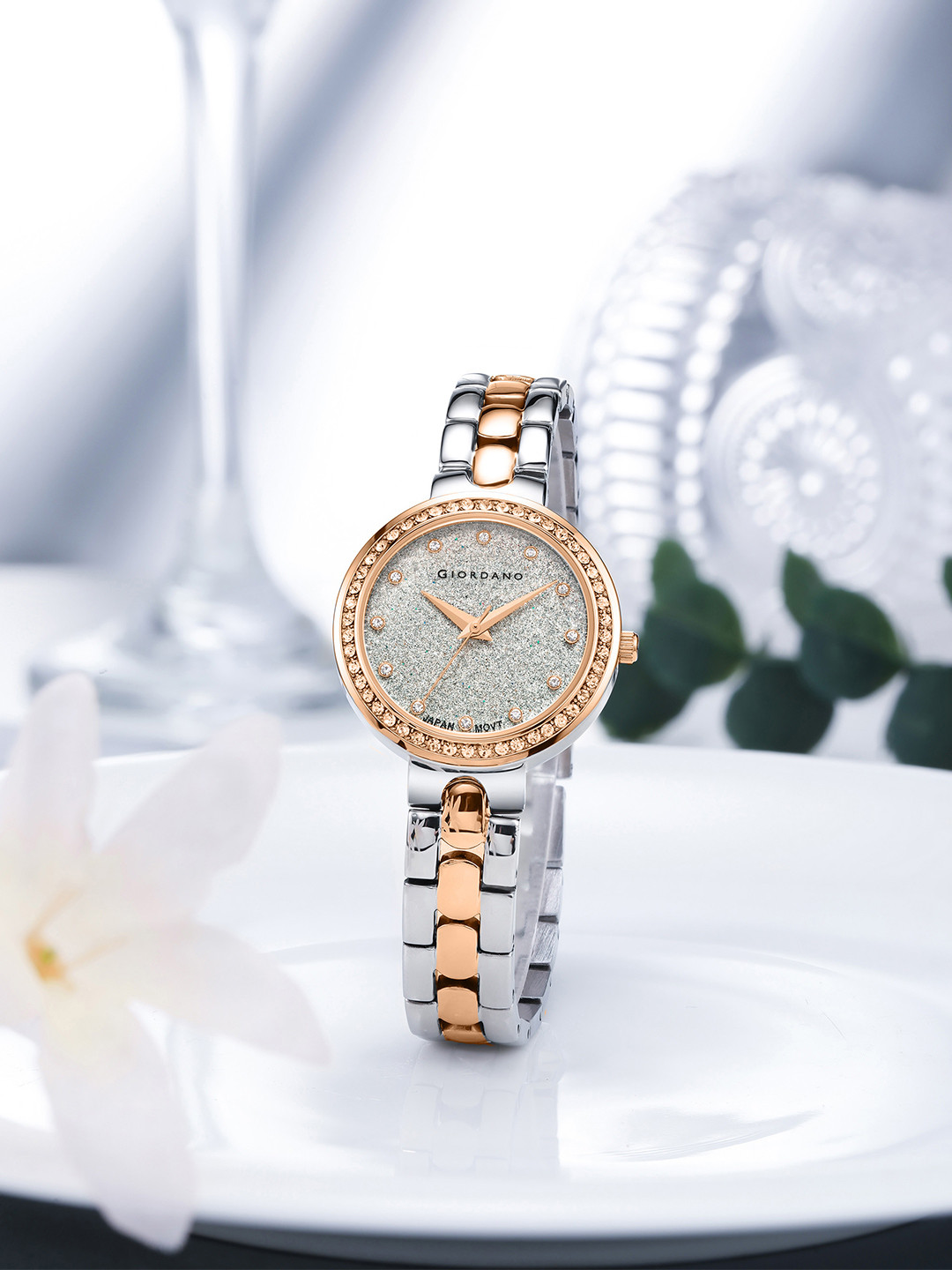 GIORDANO Women Silver-Toned Analogue Watch A2068-66