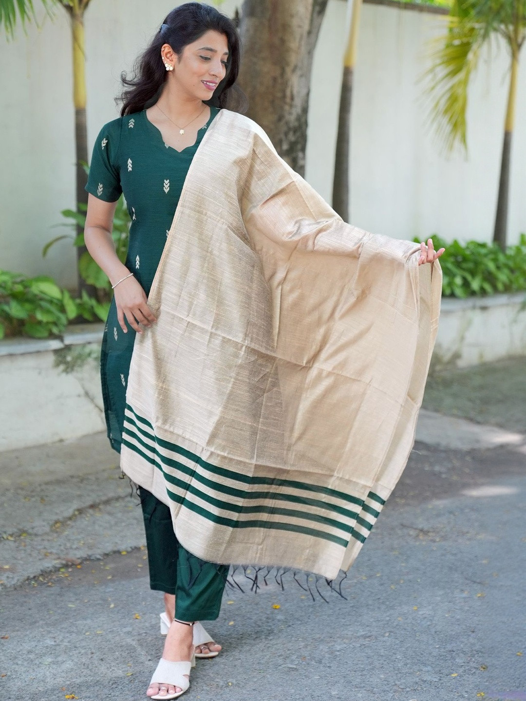 SAMANTHAMS Women Raw Silk With Dupatta