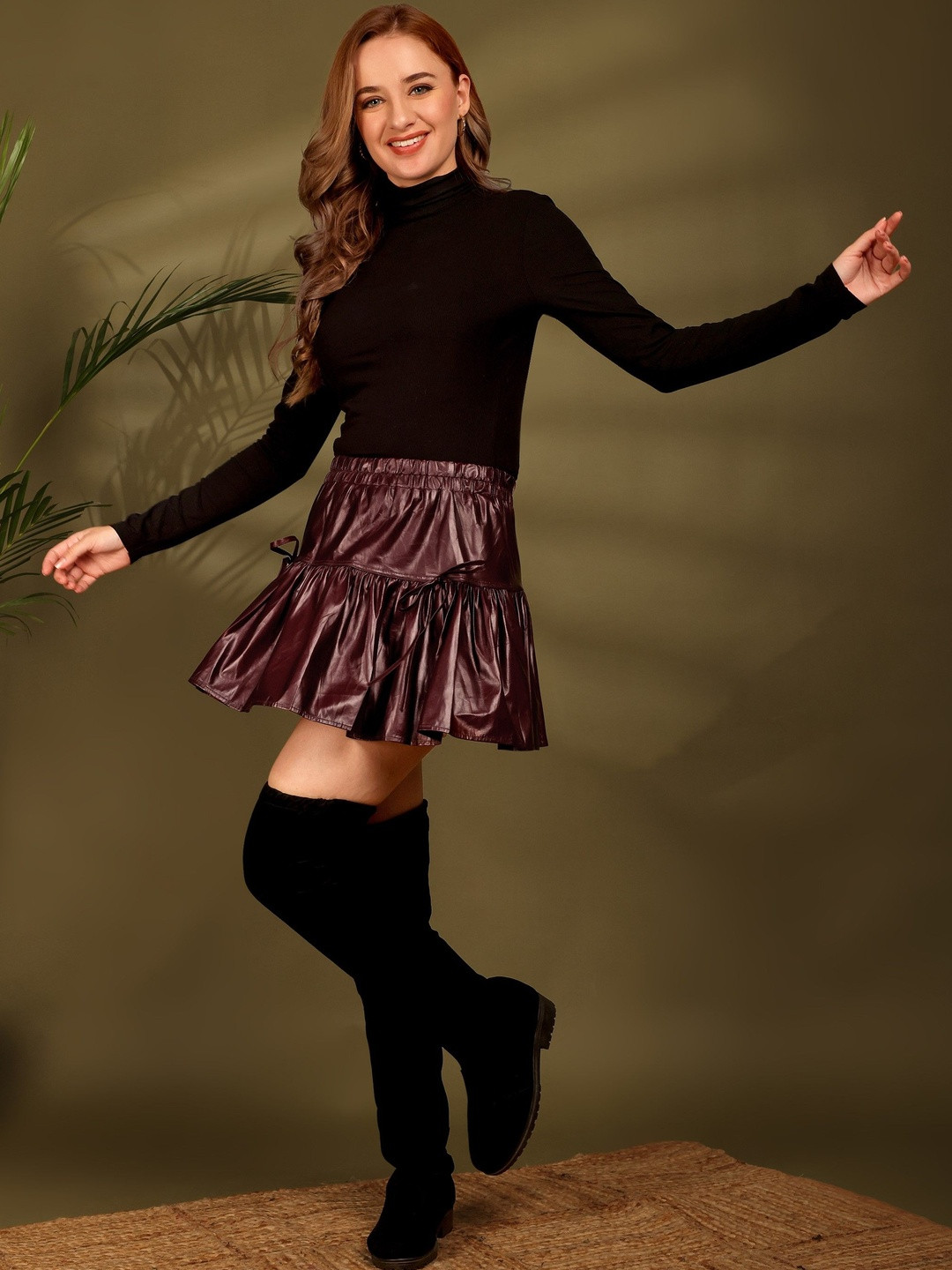 iki chic Women Pleated Faux Leather Mini Skirt