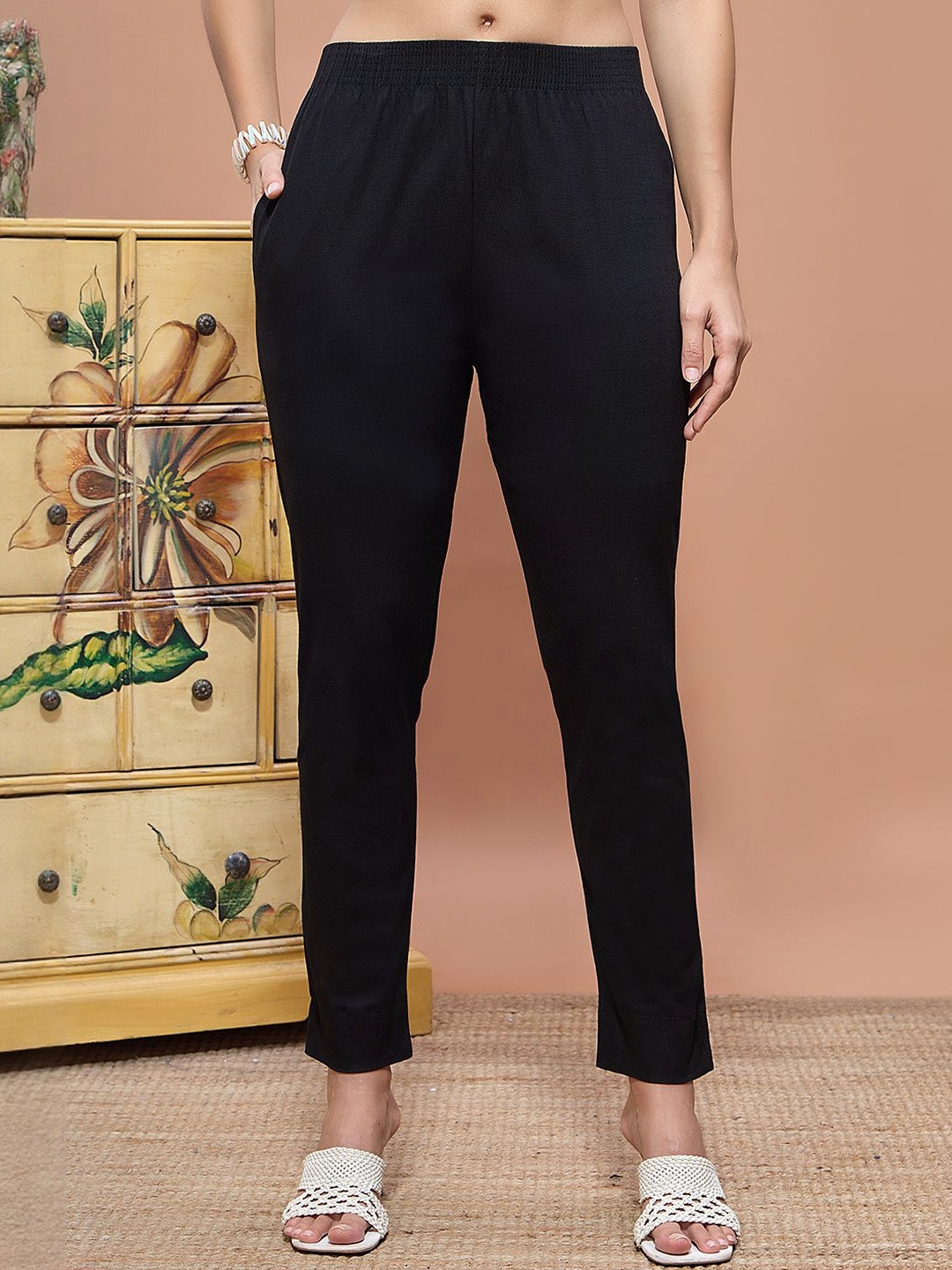 URBAN TRENDING Women Urban Straight Fit Mid-Rise Trousers