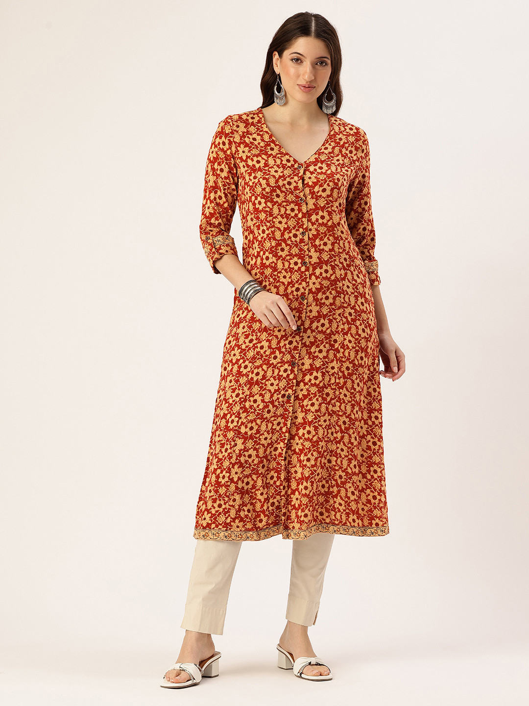 AMUKTI Floral Printed V-Neck Regular Kurta