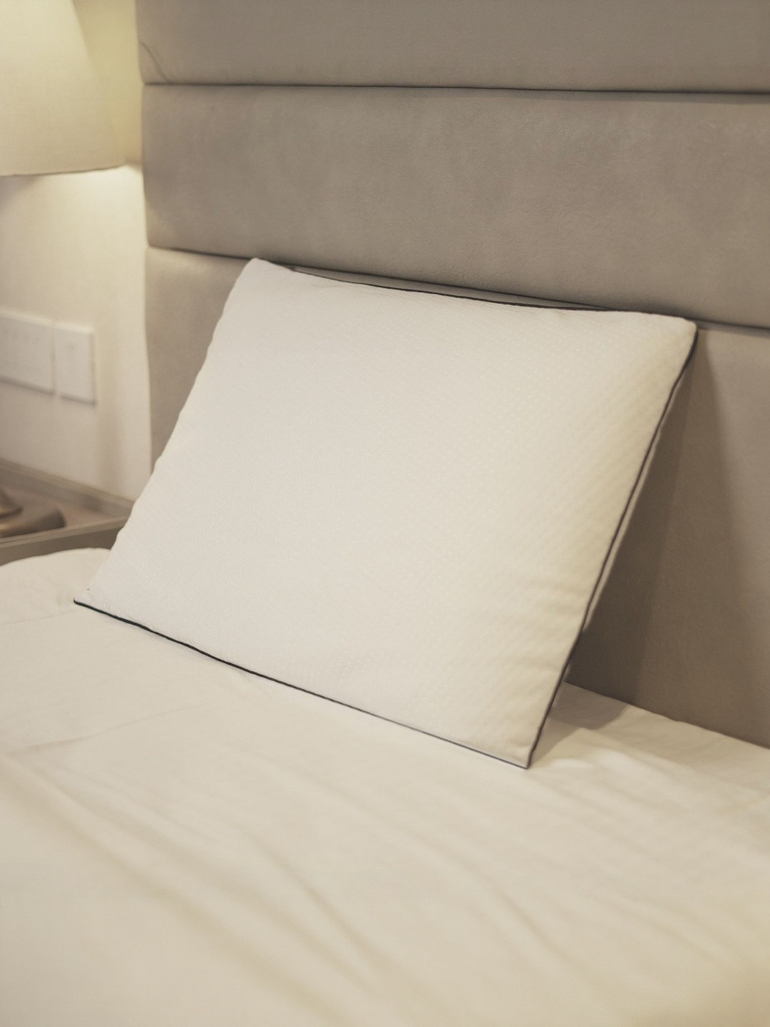 PILLOW TREE White Cotton Rectangular Shaped Pre-Filled Pillow