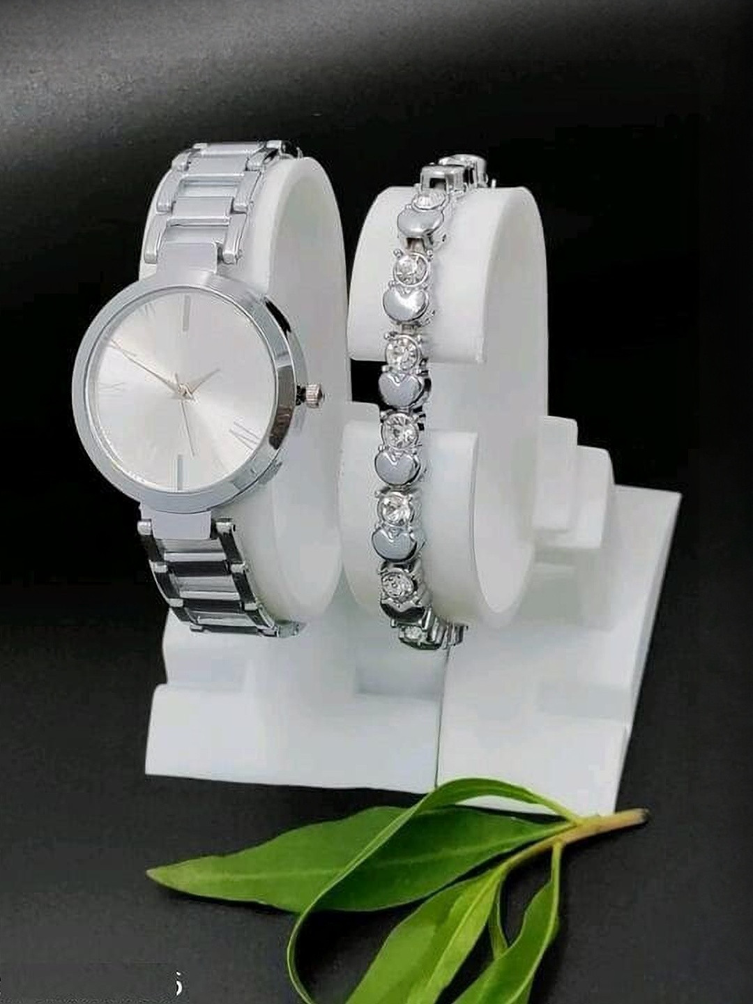 WATCHSTAR Women Dial & Stainless Steel Straps Analogue Watch TN Silver&Bracelet Silver -V