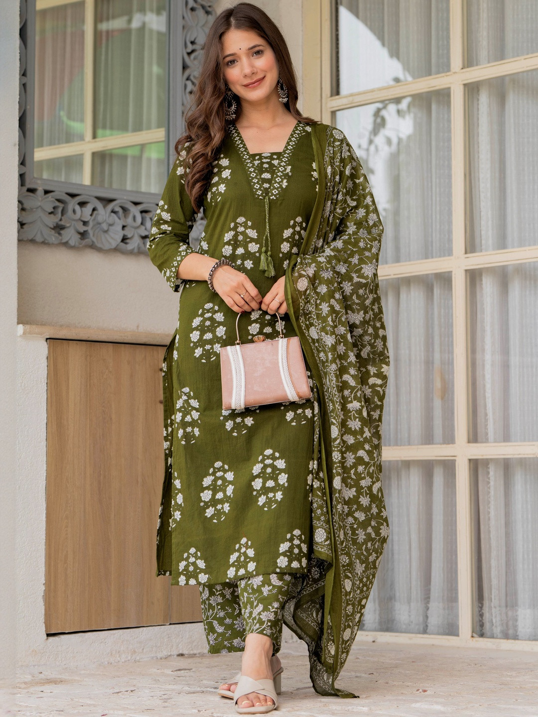GEKHA Women Floral Printed Regular Pure Cotton Kurta with Trousers & With Dupatta