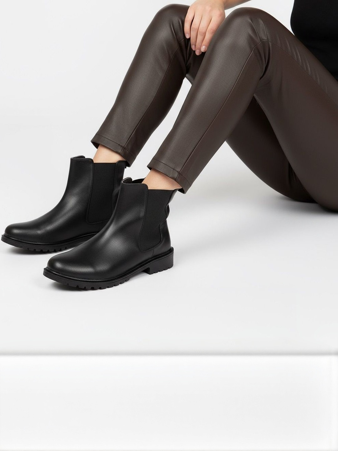 Killer Women Blocked-Heeled Chelsea Boots with Elastic Side Panel & Lug Sole