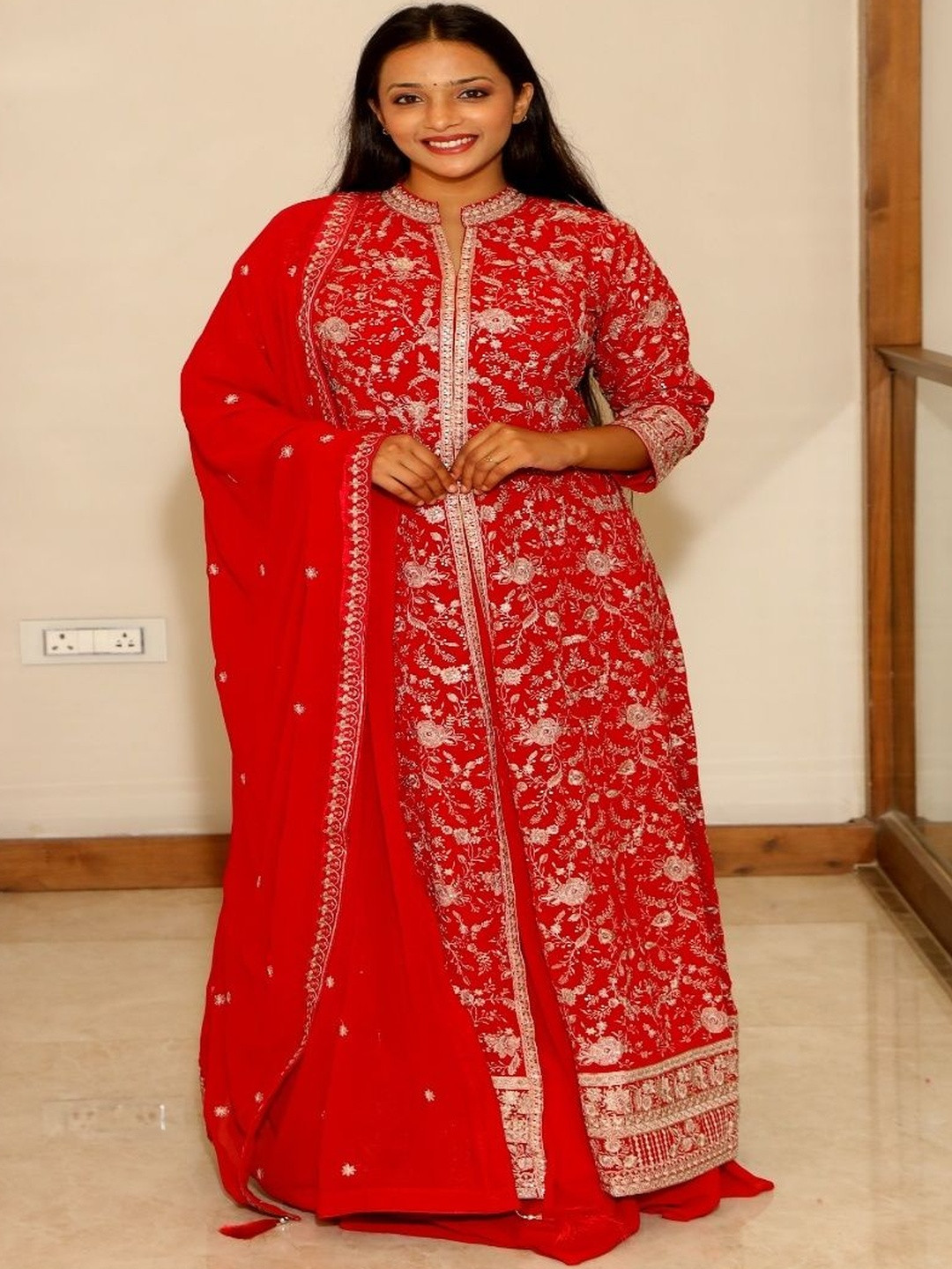 Vaarabella Ethnic Motifs Embroidered Panelled Thread Work Kurta With Trousers & Dupatta