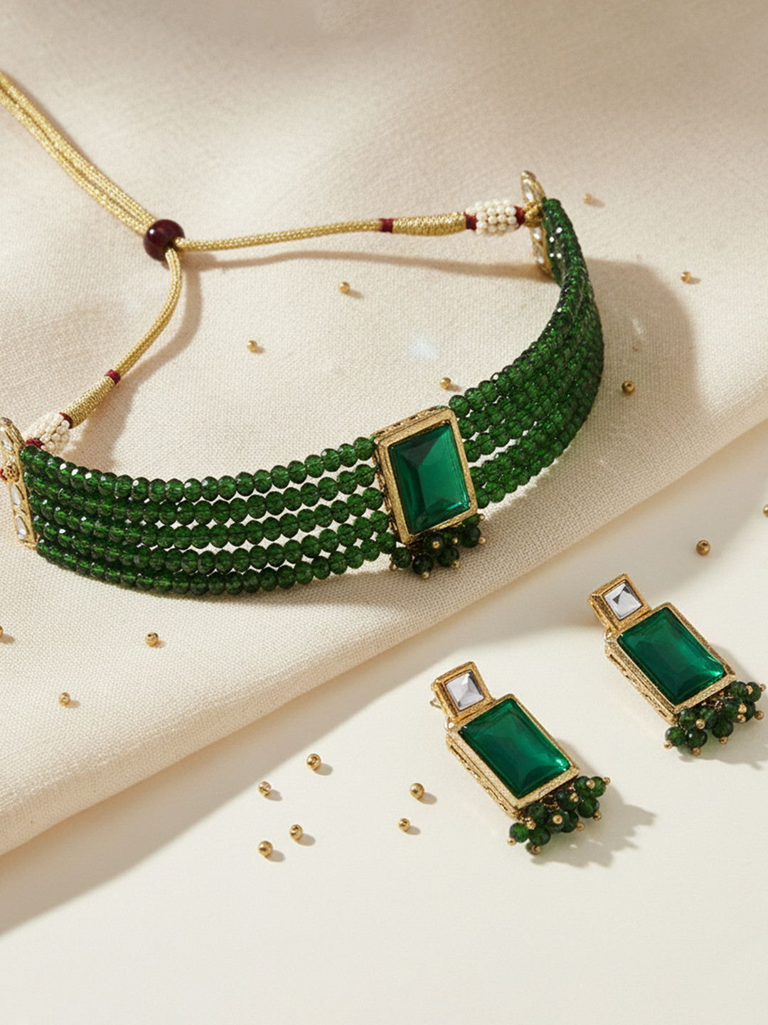 KARATCART Green-Toned & Gold-Plated Kundan Studded Handcrafted Jewellery Set