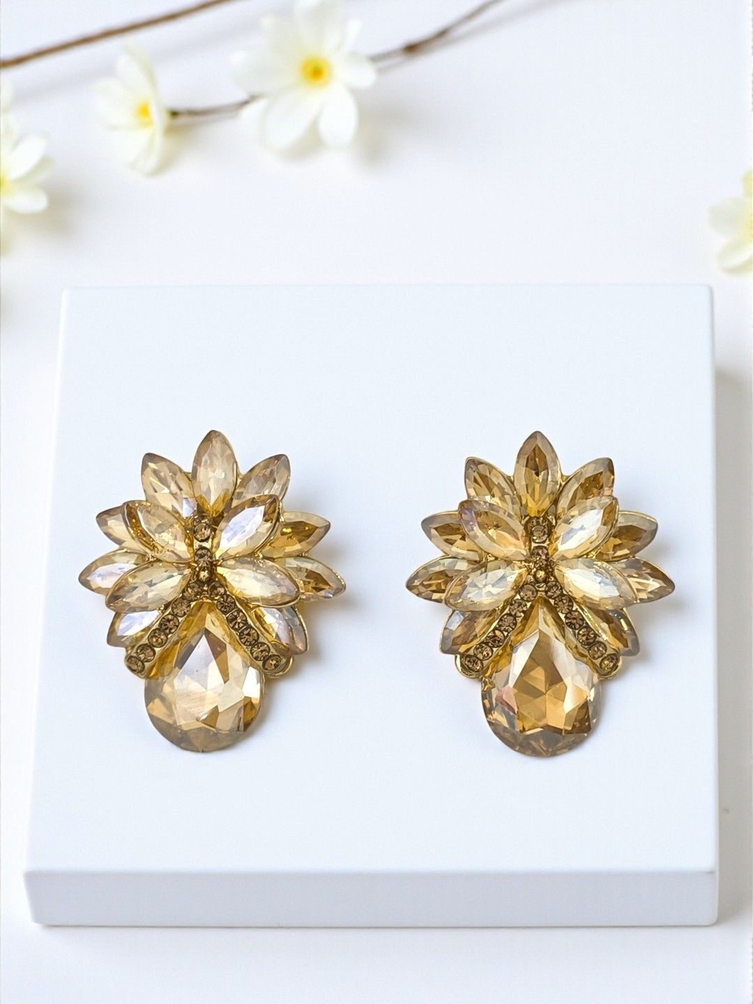 AVANT-GARDE PARIS Floral Studs Earrings