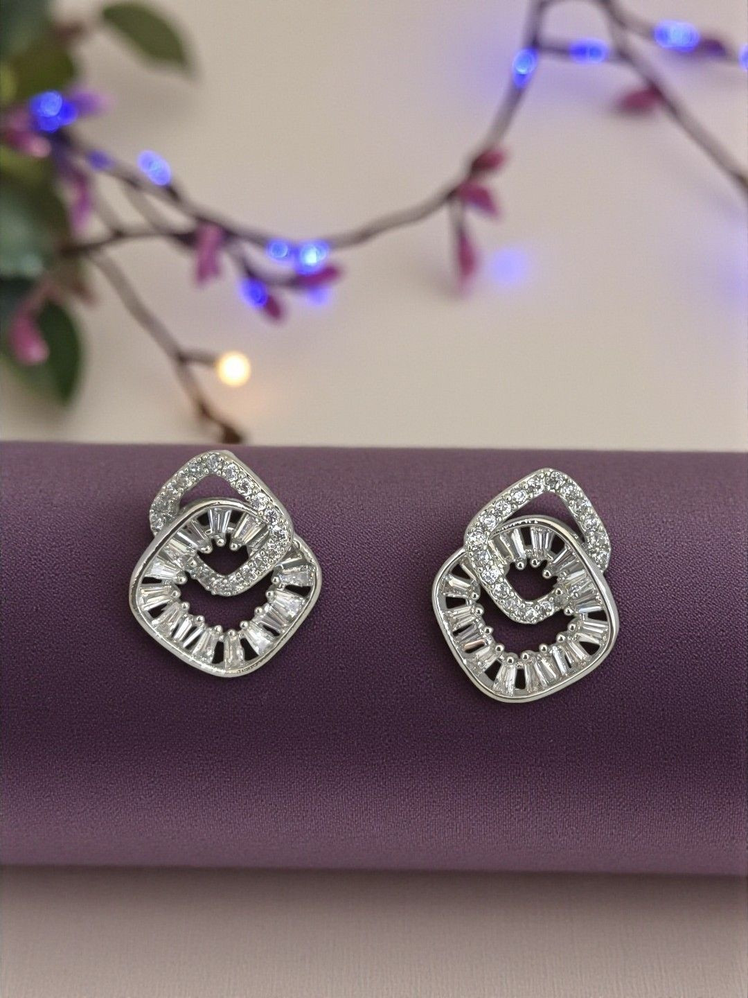 AVANT-GARDE PARIS Geometric Studs Earrings