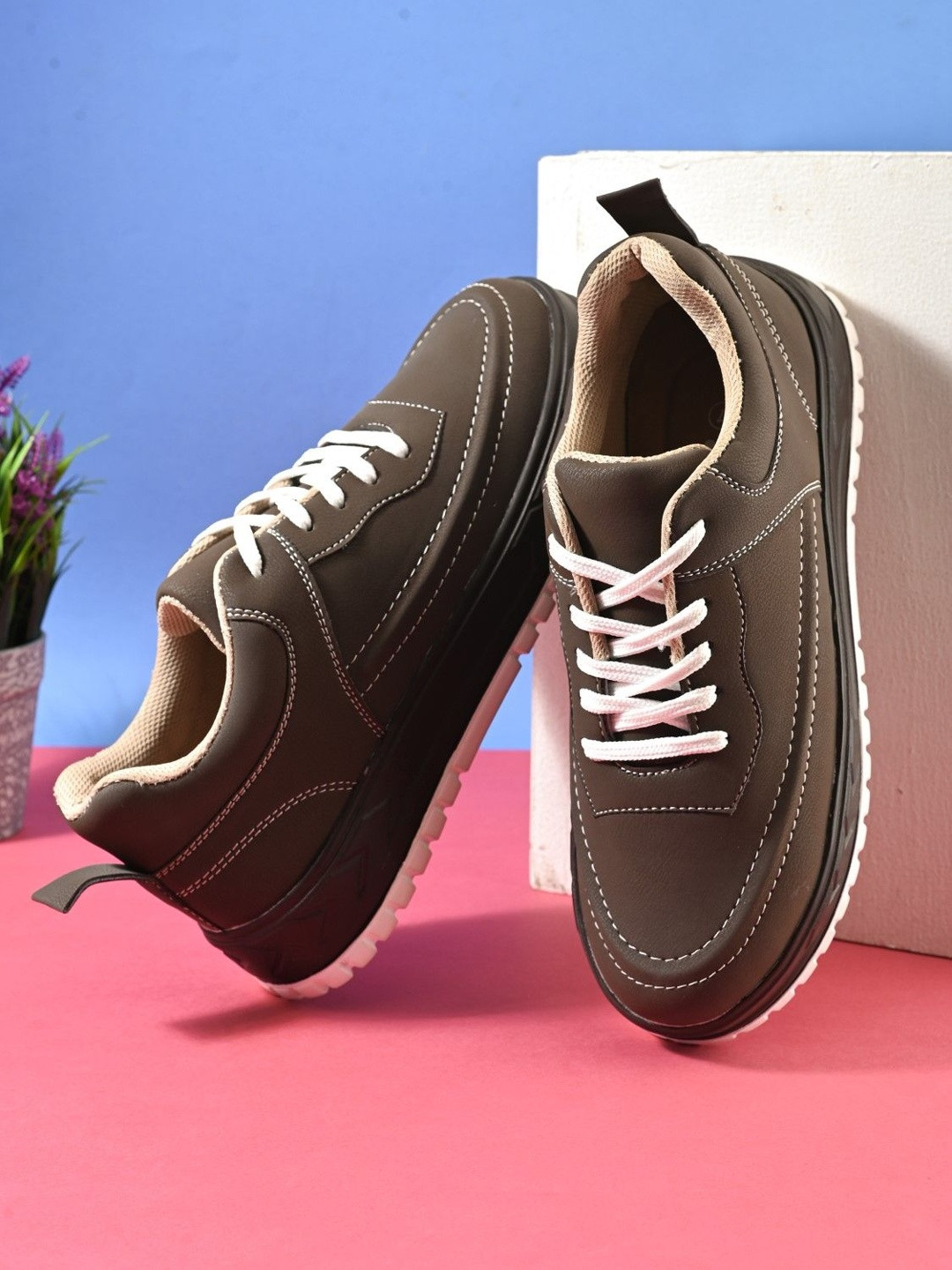 The Roadster Lifestyle Co Men Lace-Up Chunky Round Toe Casual Sneakers