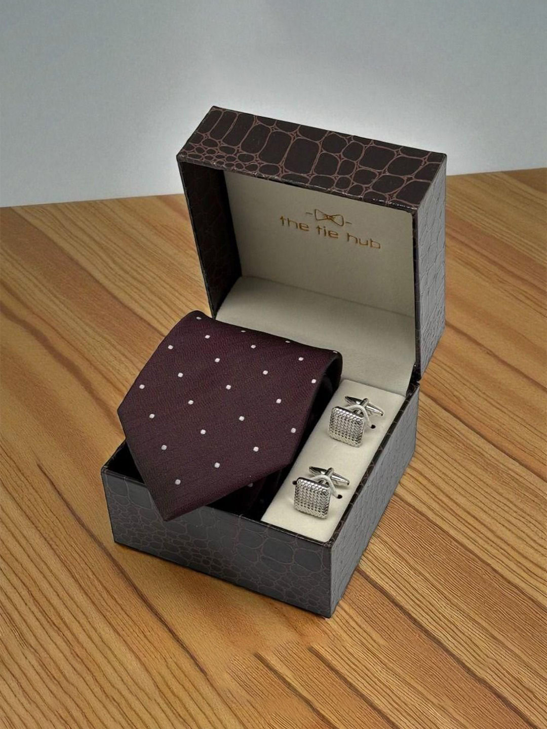 The Tie Hub Men Accessory Silk Necktie with Silver Square Cufflinks Gift Set