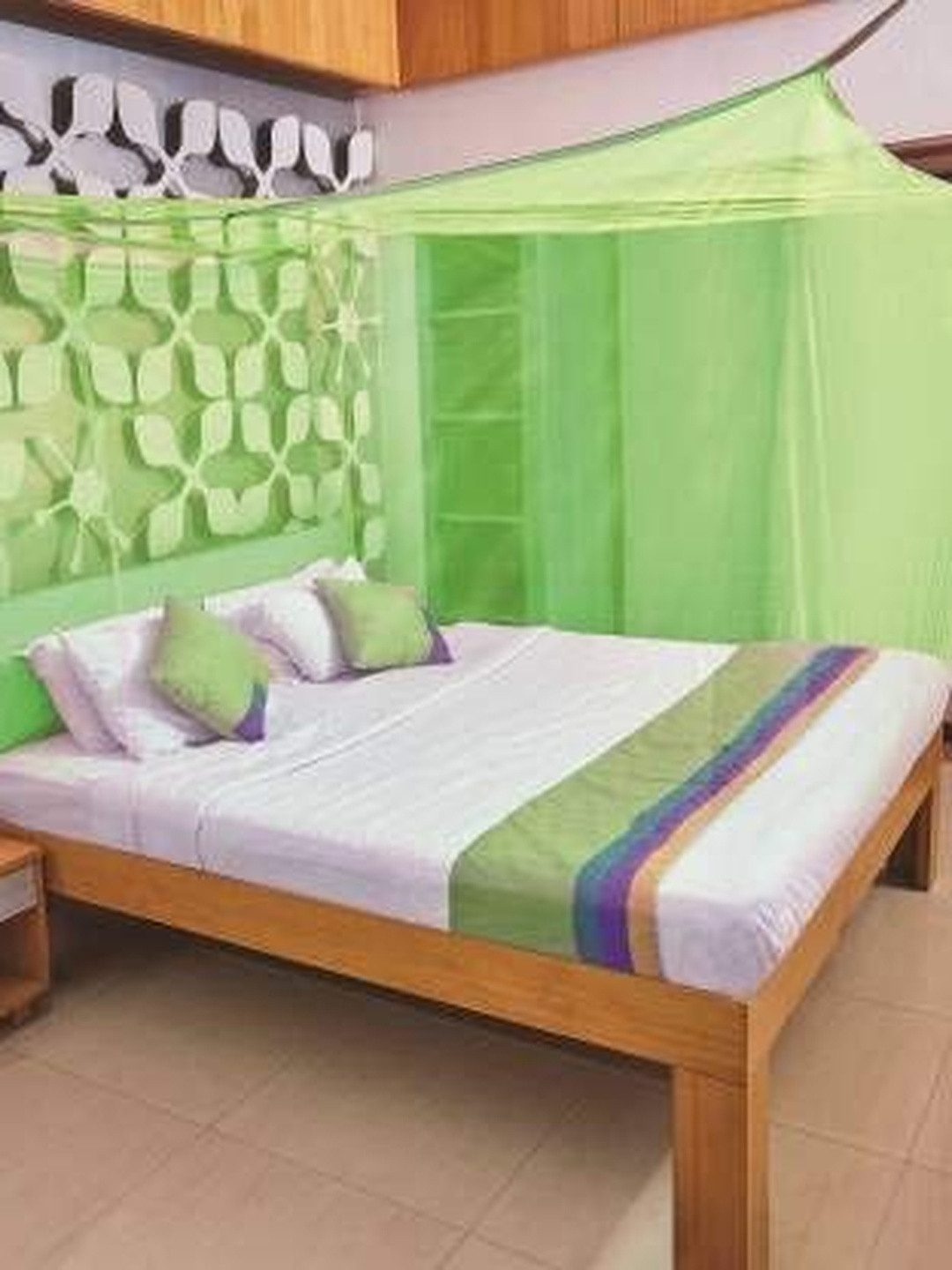 Freshwind Green & Off White King Size Hanging Mosquito Net