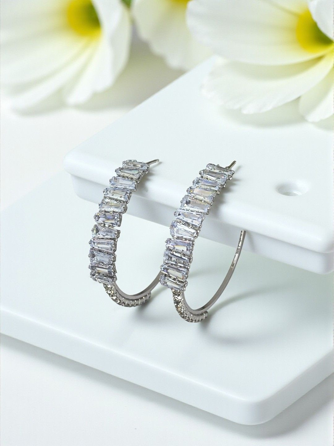 AVANT-GARDE PARIS Circular Hoop Earrings