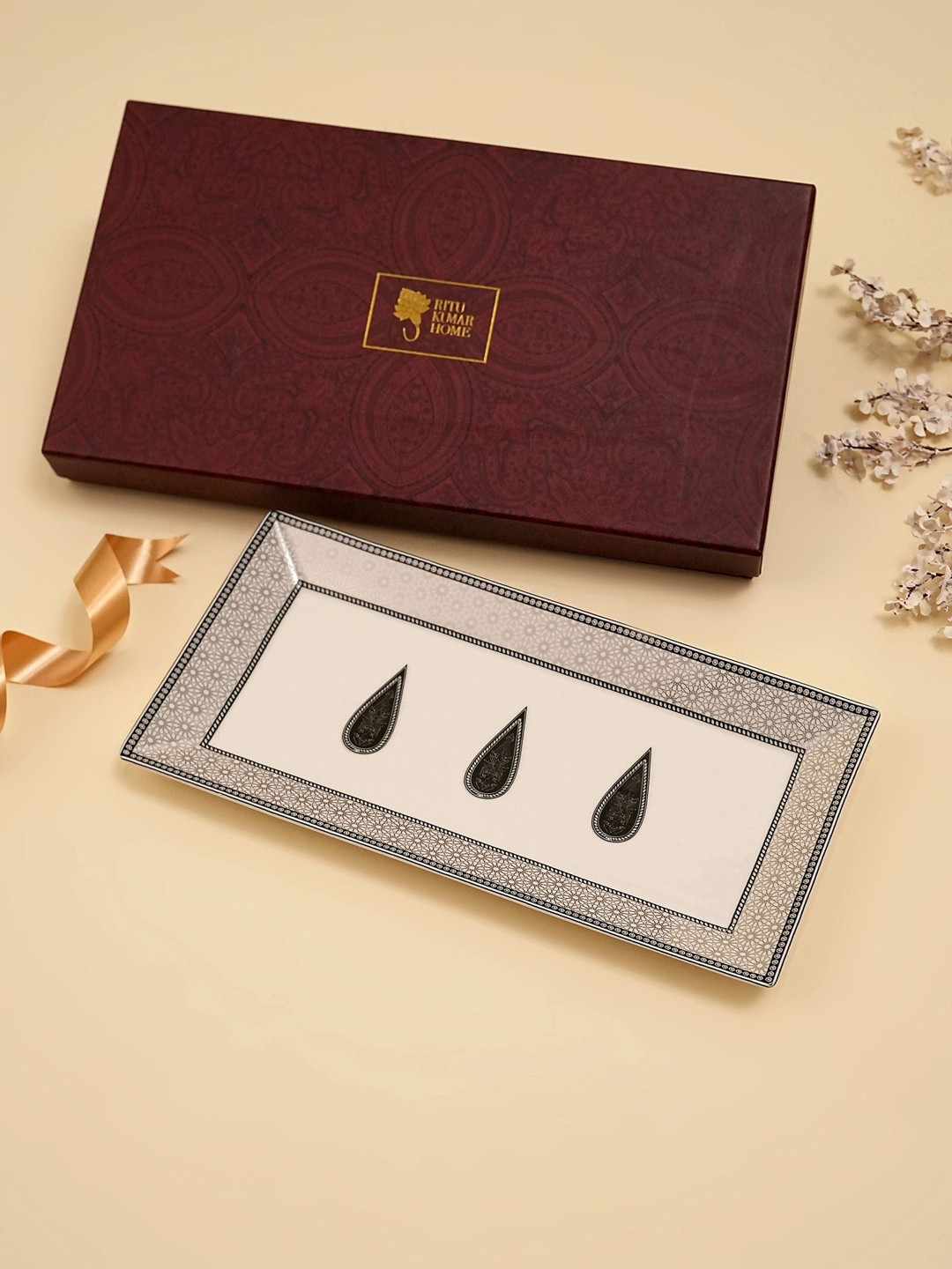Ritu Kumar Black 1 Pieces Food Platter