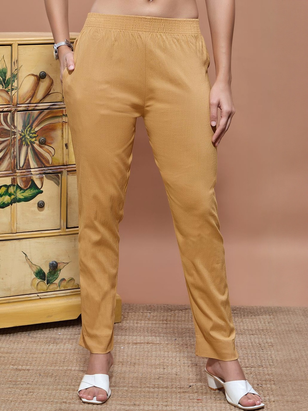 URBAN TRENDING Women Urban Straight Fit Mid-Rise Cigarette Pant