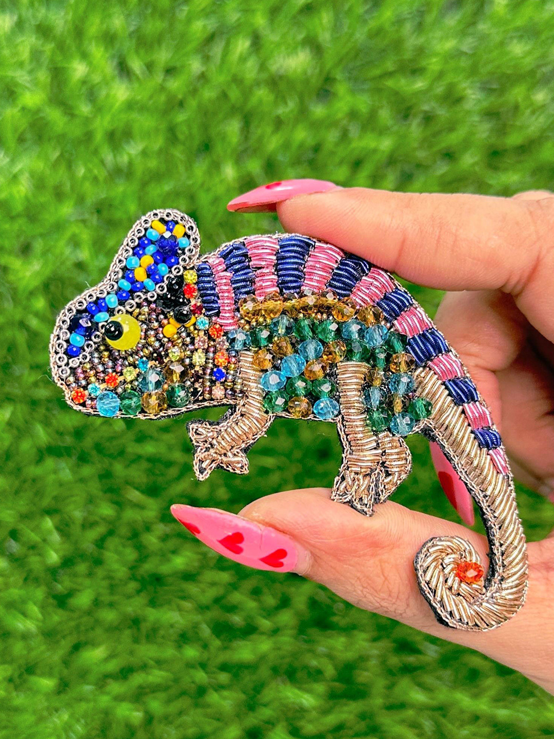 Abeo Unisex Artificial Beaded Minimal Chameleon Brooch