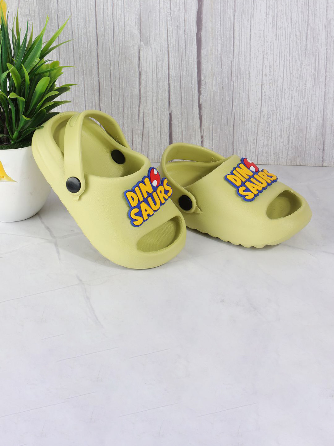 SHOESFORJUNIORS Boys Charms Detailed Clogs