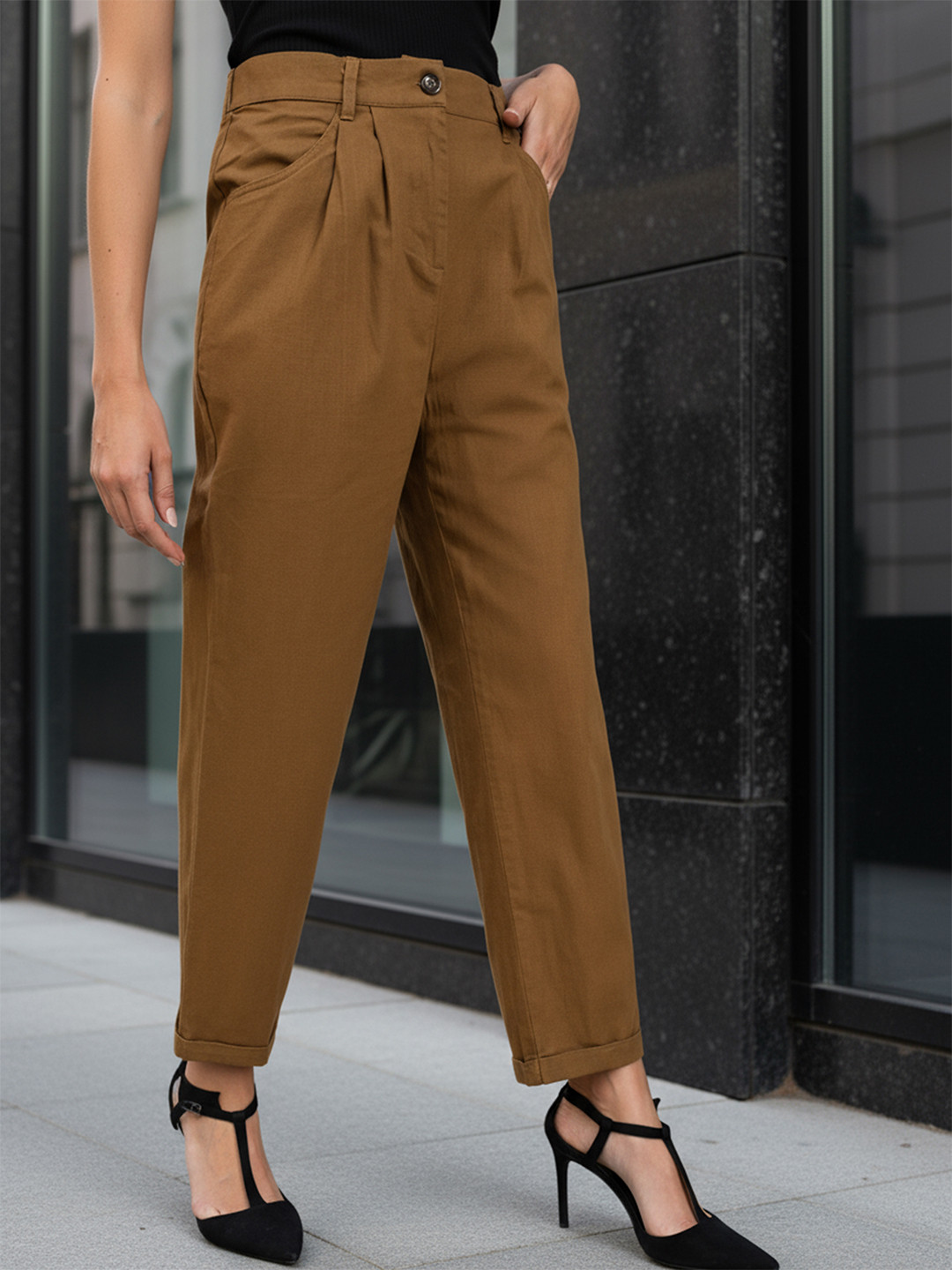 Freehand by The Indian Garage Co Women Cotton Mid-Rise Pleated Plain Cropped Trousers