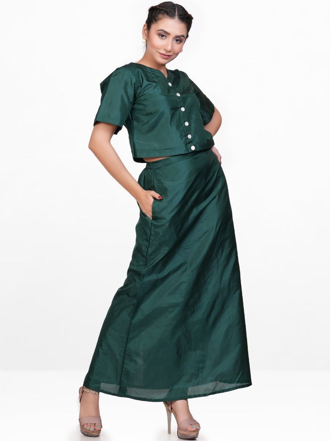 Reshaam Women Embroidered V-Neck Short Sleeve Pure Silk Crop Top