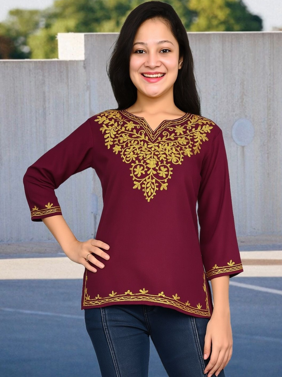 Naida Girls Ethnic Motifs Embroidered V-Neck Thread Work Kurti