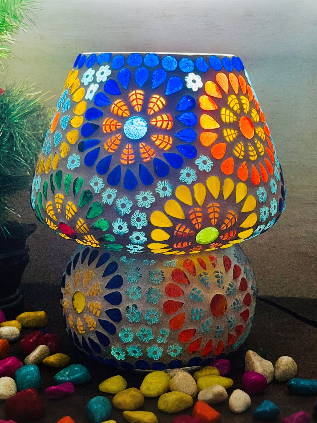 DIWAM HANDICRAFTS White Glass Textured Abstract Shaped Table Lamp with Fabric Shade