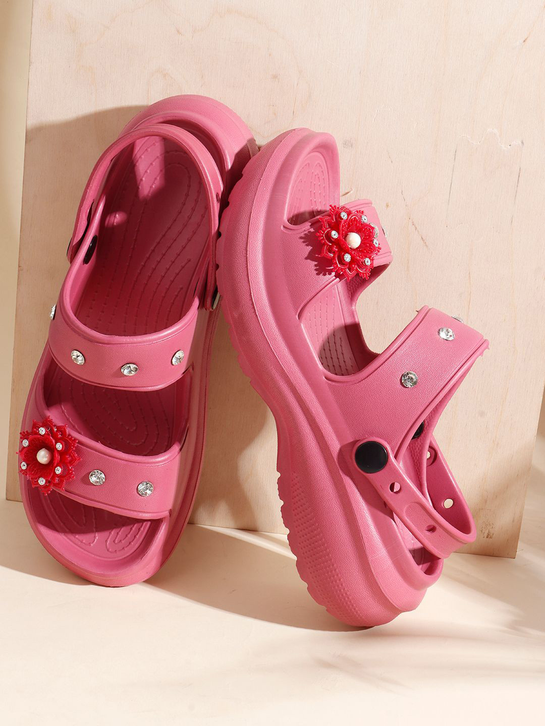 The Roadster Lifestyle Co. Comfortable Outdoor Clogs Flip Flop