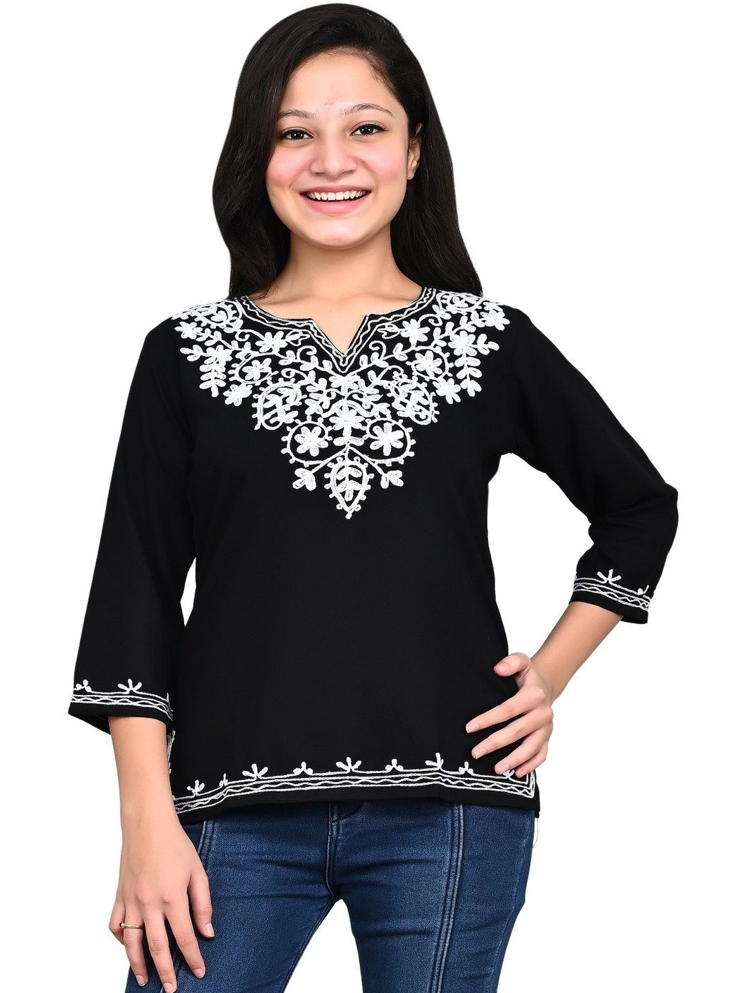 Naida Girls Ethnic Motifs Embroidered V-Neck Thread Work Thread Work Kurti