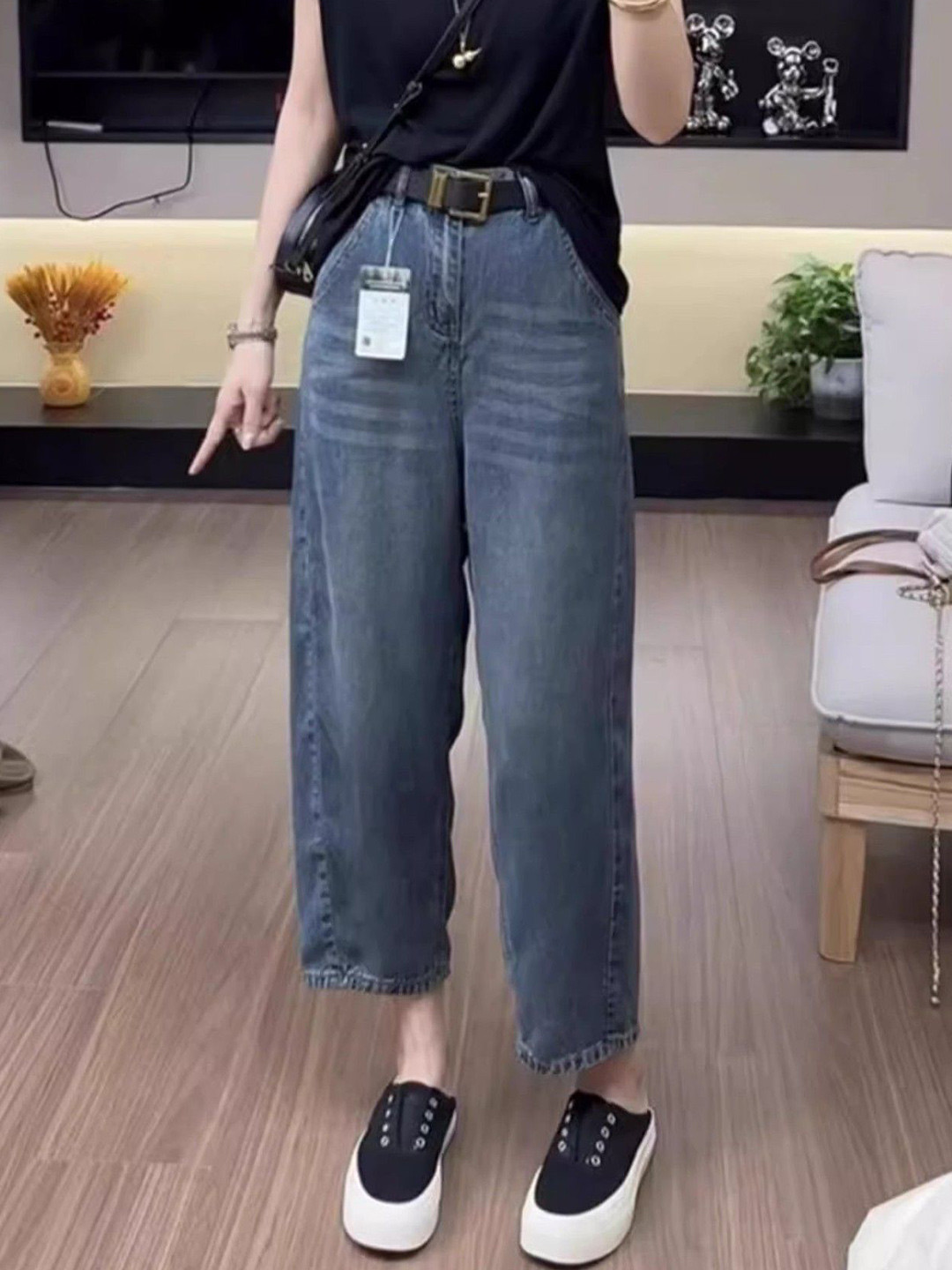 StyleCast Women Relaxed Fit High-Rise Cropped Barrel Jeans