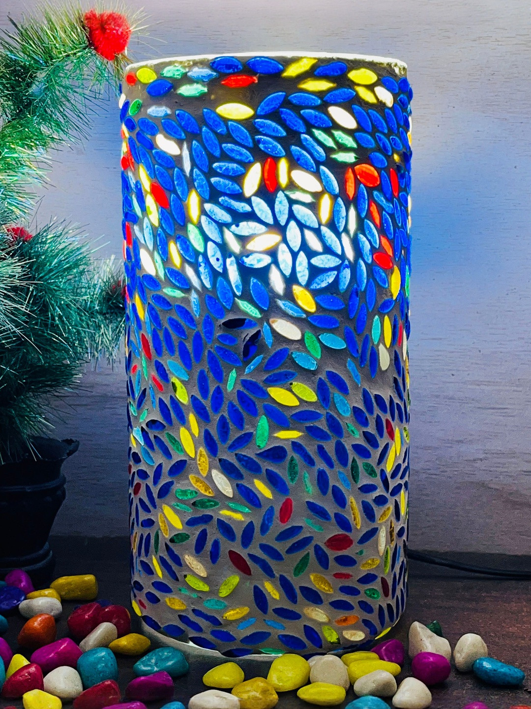 DIWAM HANDICRAFTS White Glass Textured Shaped Glass Table Lamp