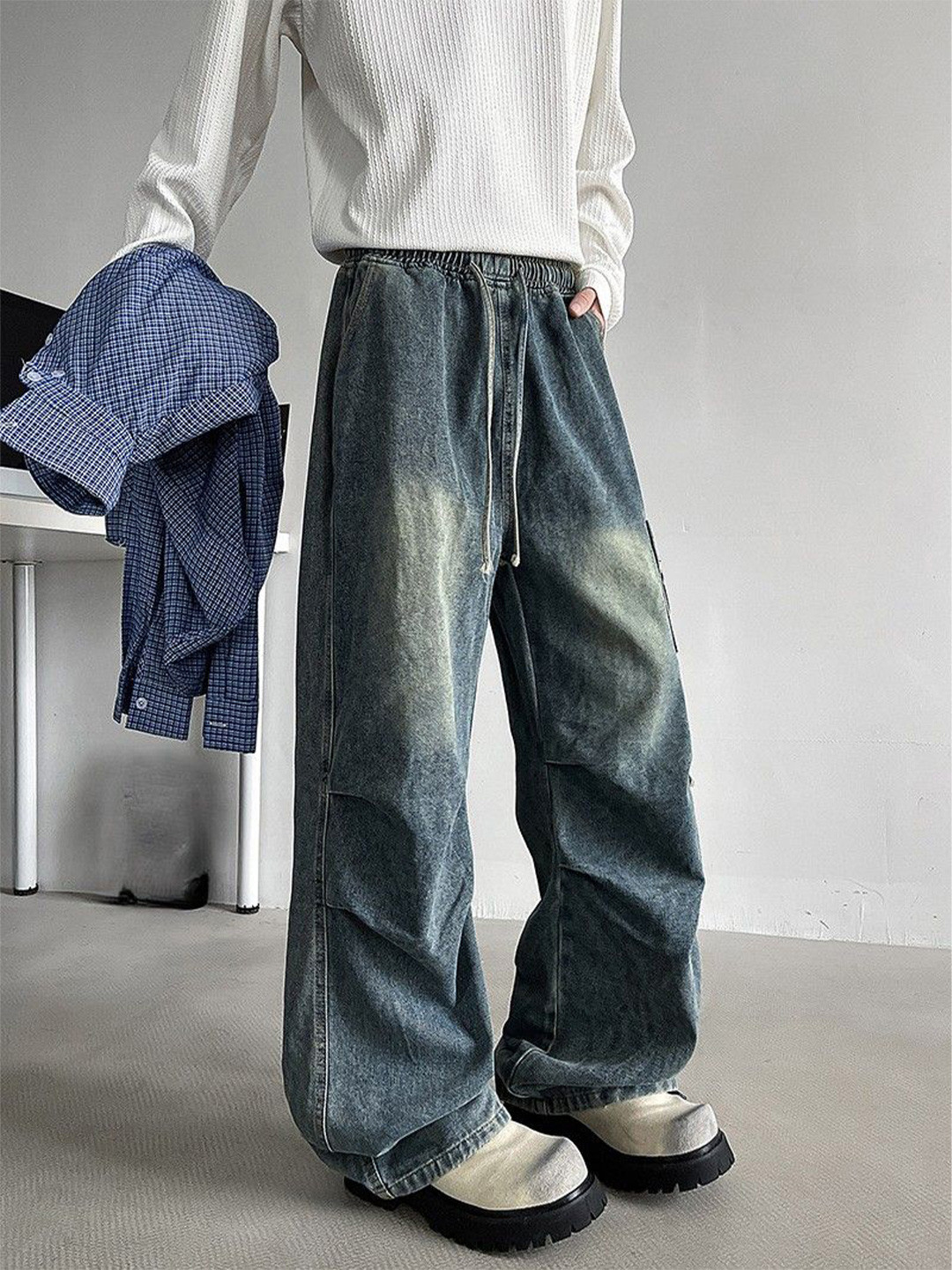 StyleCast Men Baggy Low-Rise Light Fade Cargo Jeans