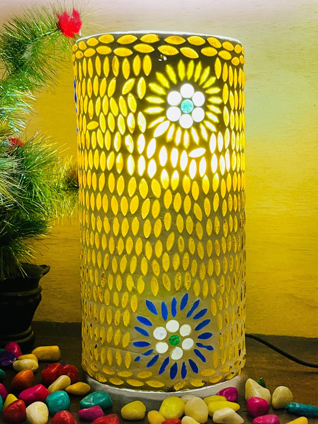 DIWAM HANDICRAFTS White & Yellow Glass Textured Abstract Shaped Table Lamp