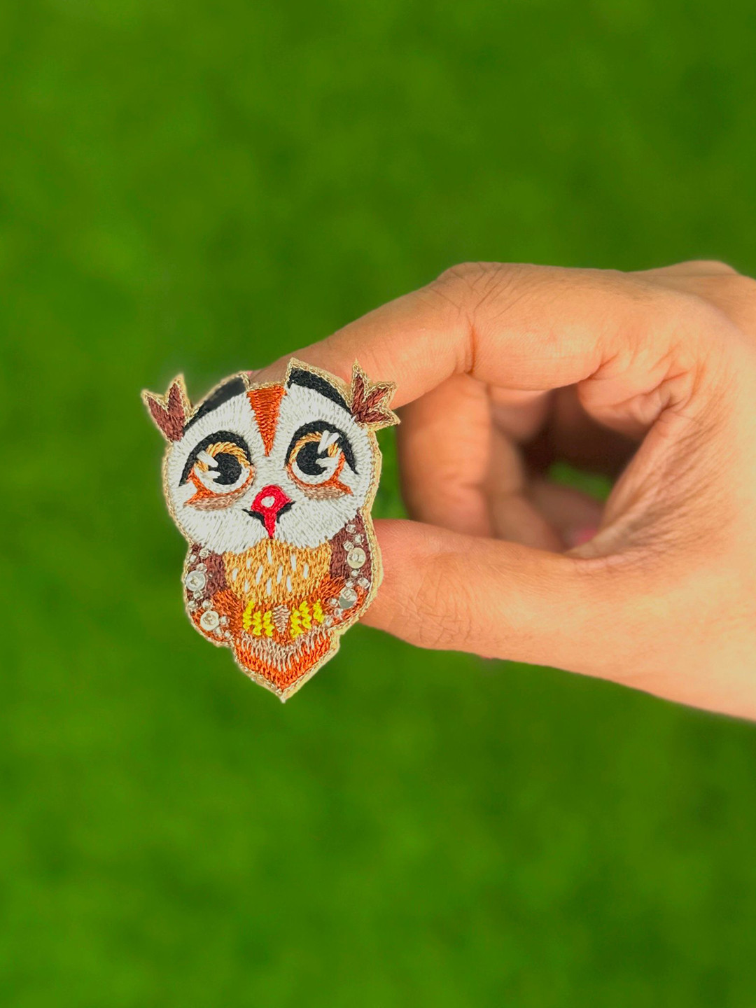 Abeo Unisex Artificial Beaded Minimal Owlet Brooch