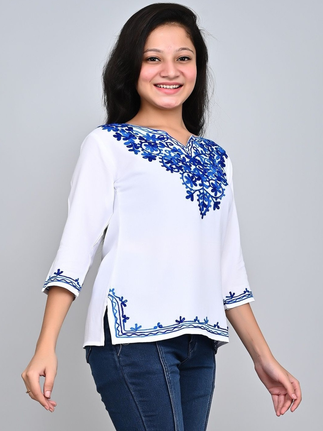 Naida Girls Ethnic Motifs Embroidered V-Neck Kurti
