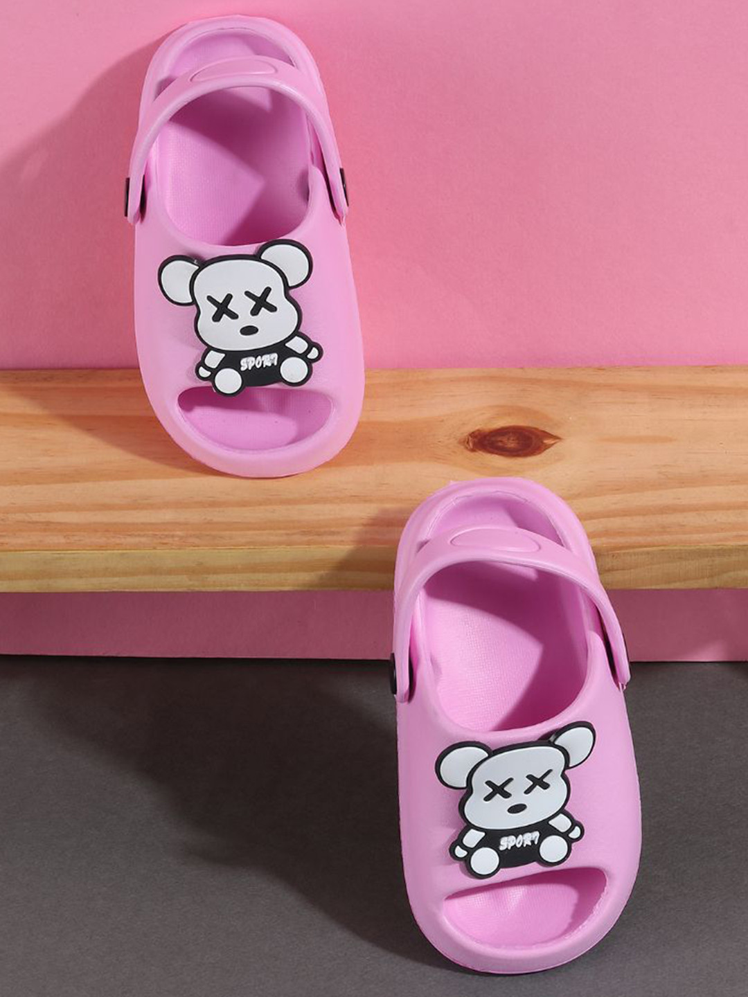 SHOESFORJUNIORS Girls Applique Open Toe Clogs