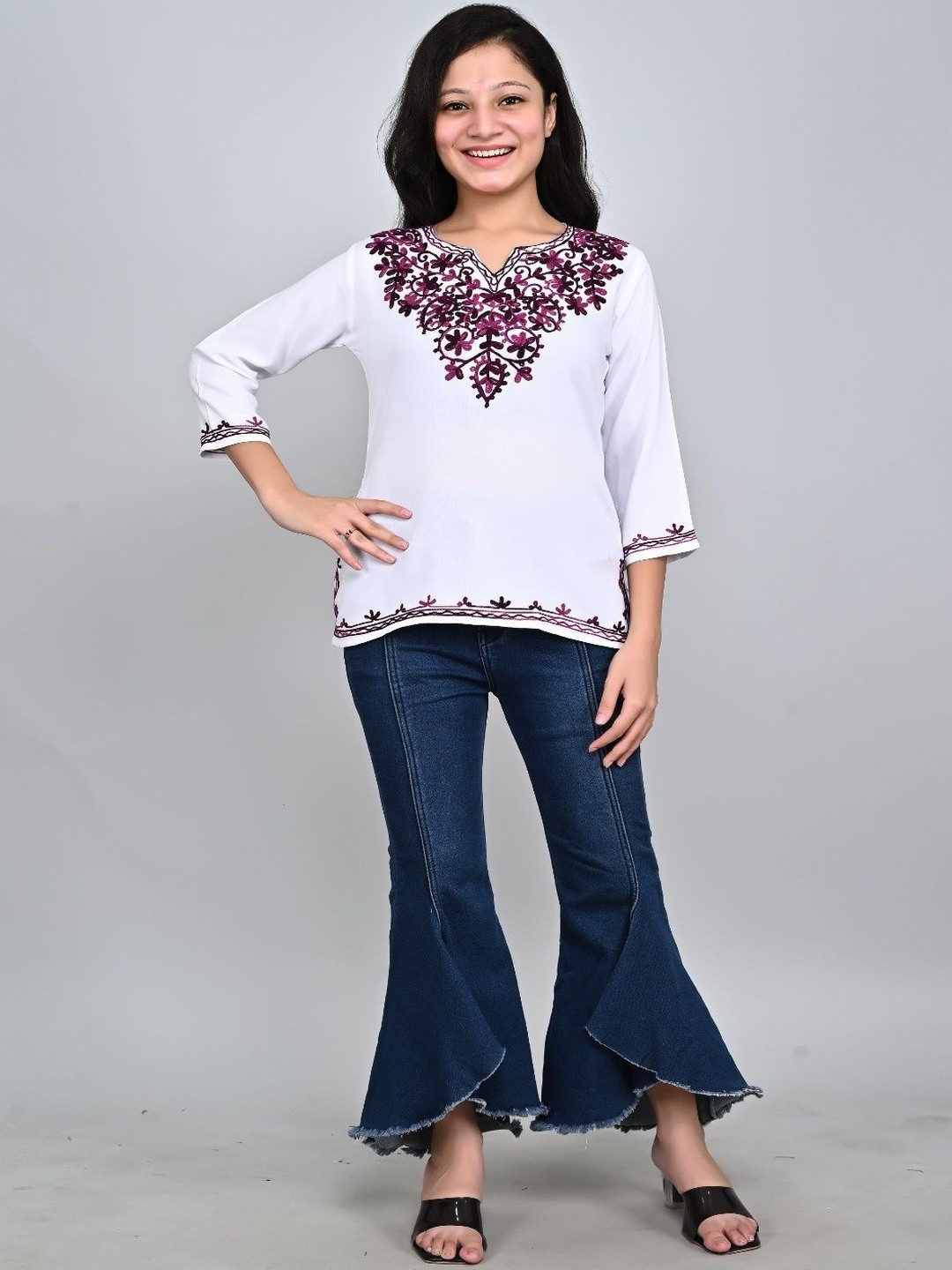 Naida Girls Floral Embroidered Chikankari Short Kurti