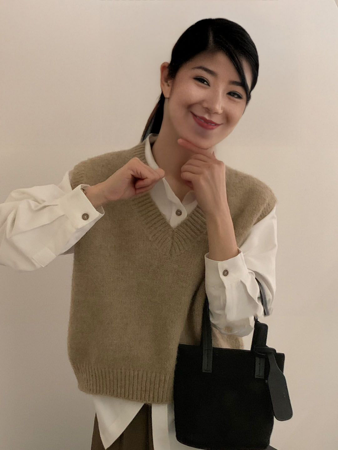 StyleCast Women V-Neck Sleeveless Regular Winterwear Sweater Vest