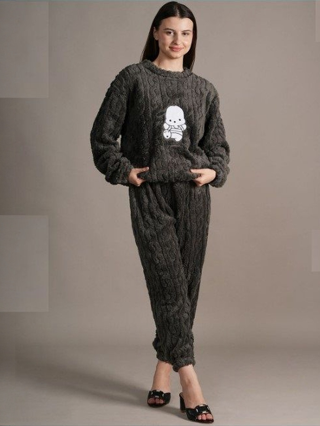 Belfry Women Self Design Round Neck Pure Woollen Night Suit