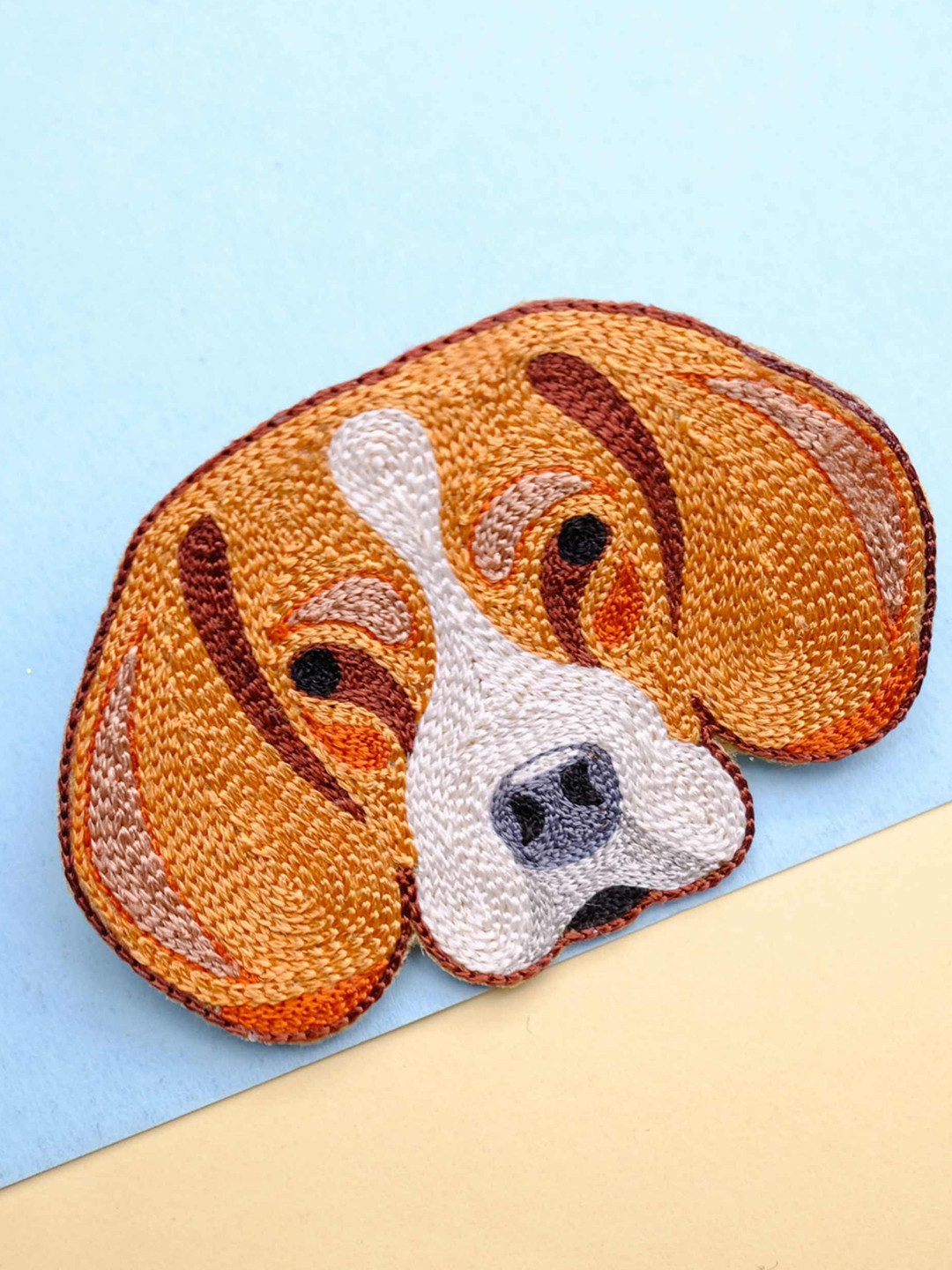 Abeo Unisex Artificial Beaded Minimal Beagle Brooch
