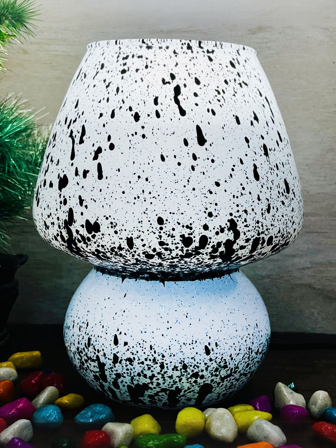 DIWAM HANDICRAFTS White & Black Glass Textured Abstract Shaped Table Lamp