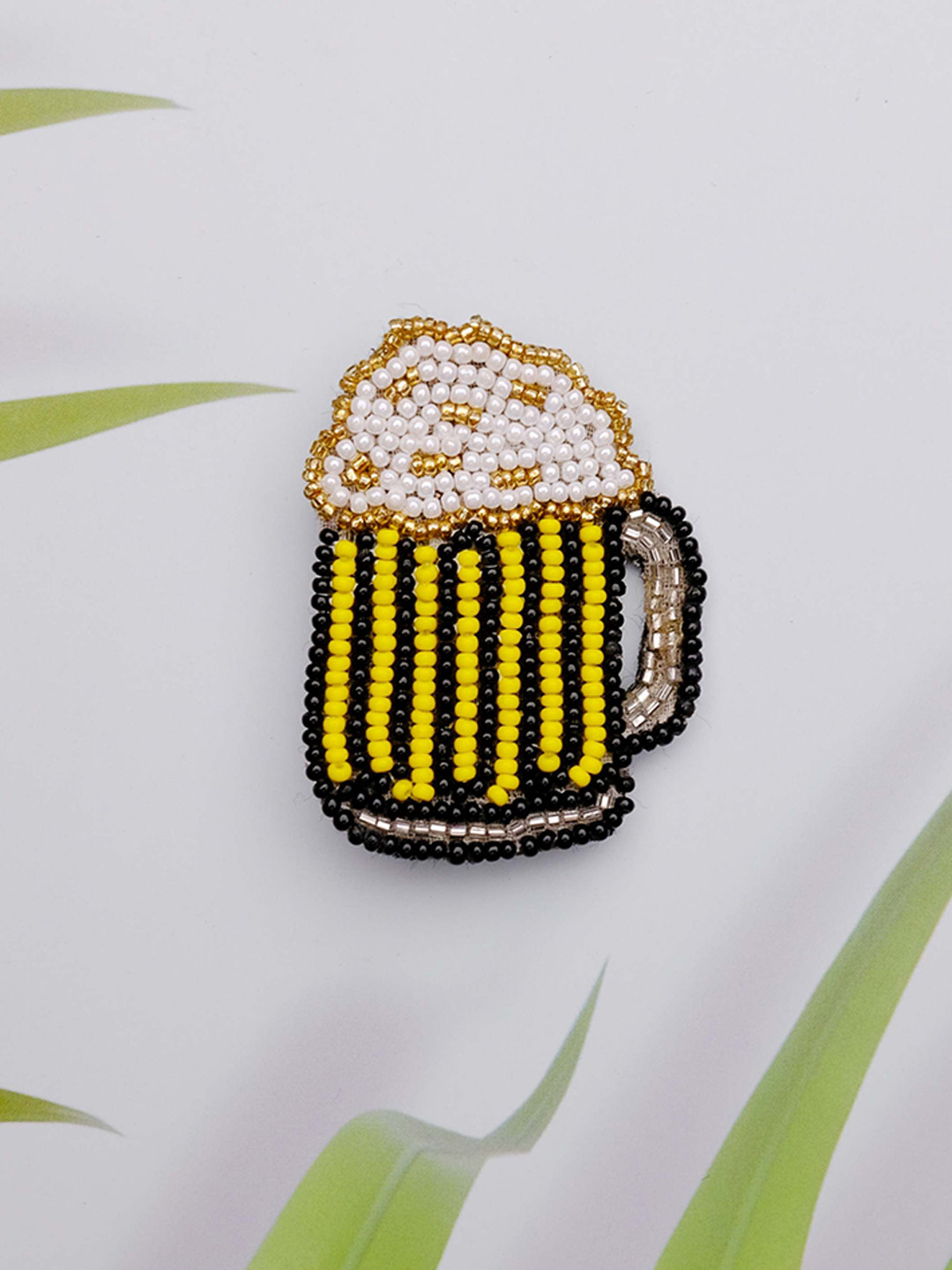 Abeo Unisex Yellow and Black Beaded Non-Silver Beer Mug Brooch