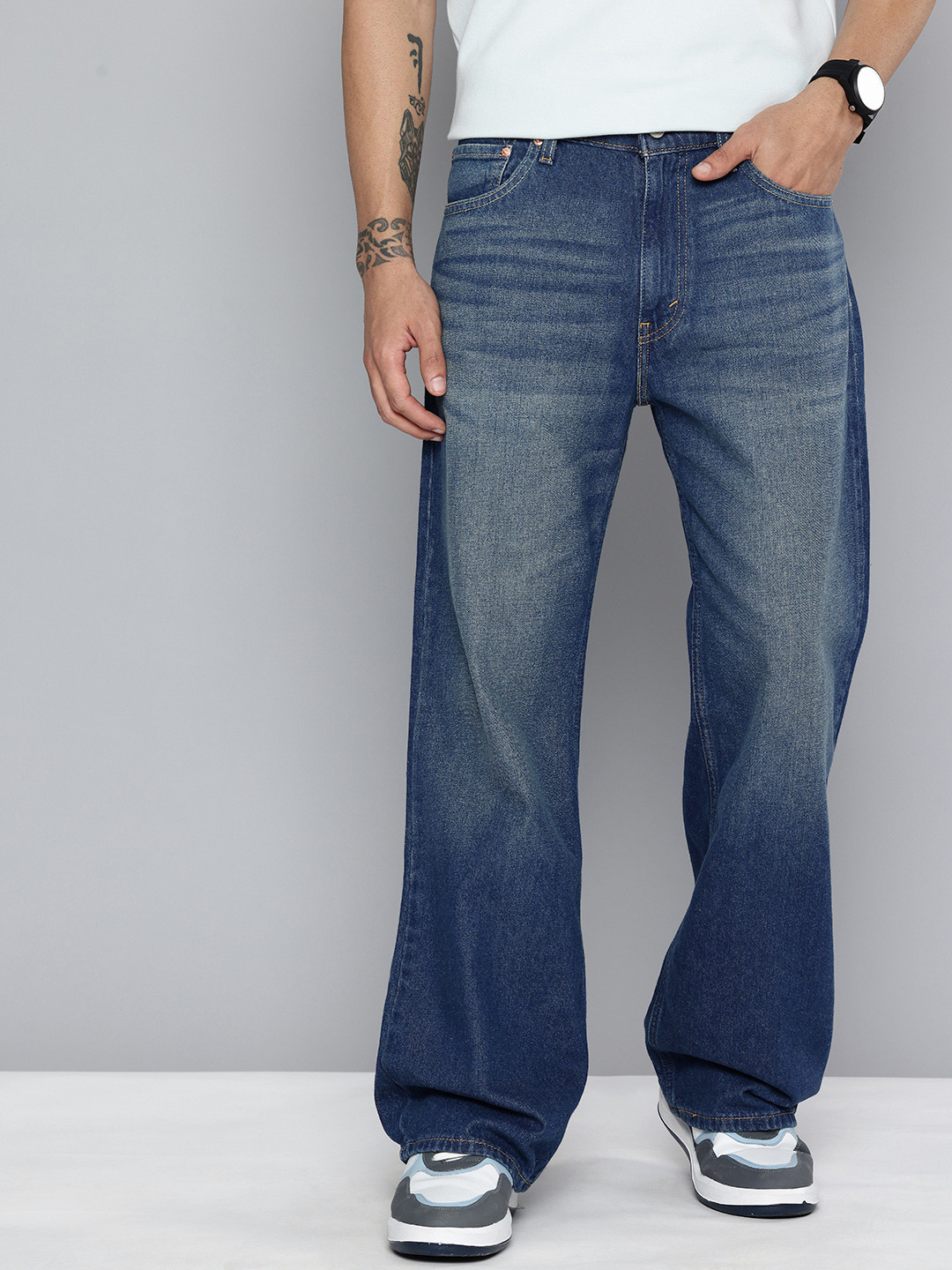 Levis Men 567 Relaxed Fit Pure Cotton Light Fade Jeans