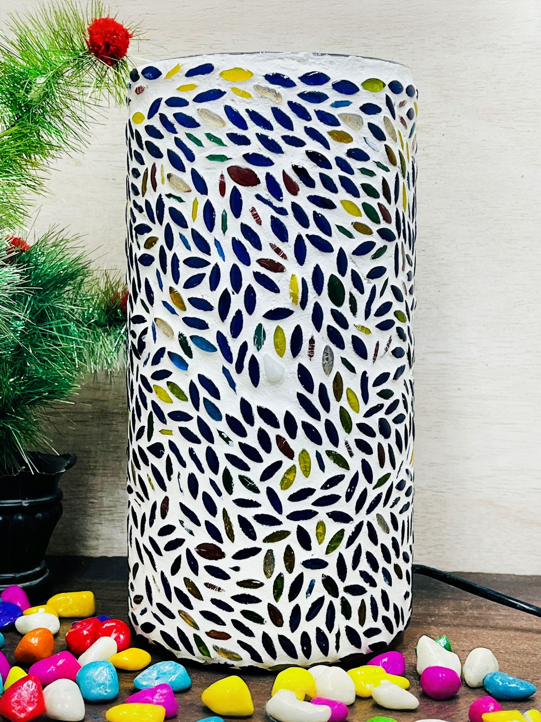 DIWAM HANDICRAFTS White Glass Textured Shaped Glass Table Lamp