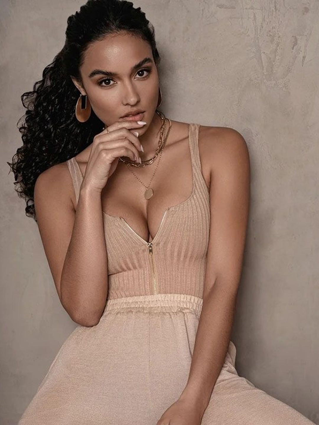 LULU & SKY Women Sweetheart Neck Front Zipped Ribbed Bodysuit