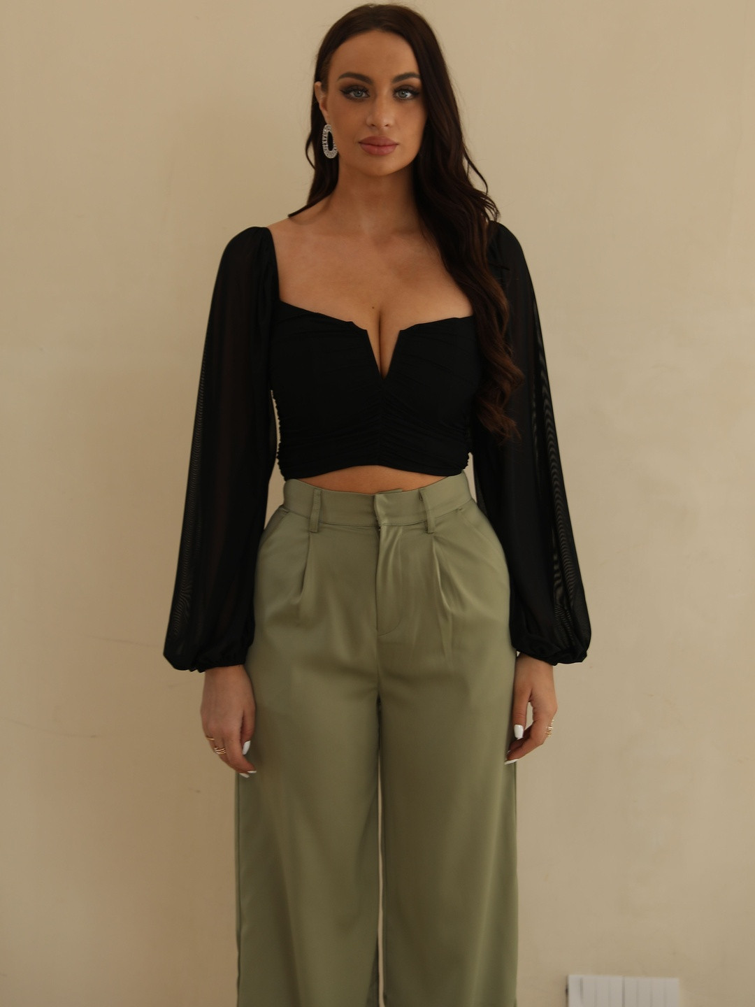 LULU & SKY Women Plunged Sweetheart Neck Puff Sleeve Fitted Crop Top