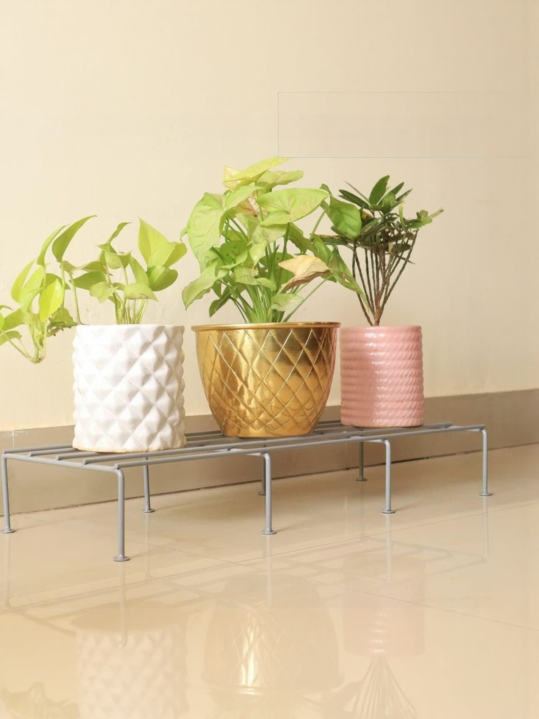 AYMH Cream Colored Metal Pot Stand