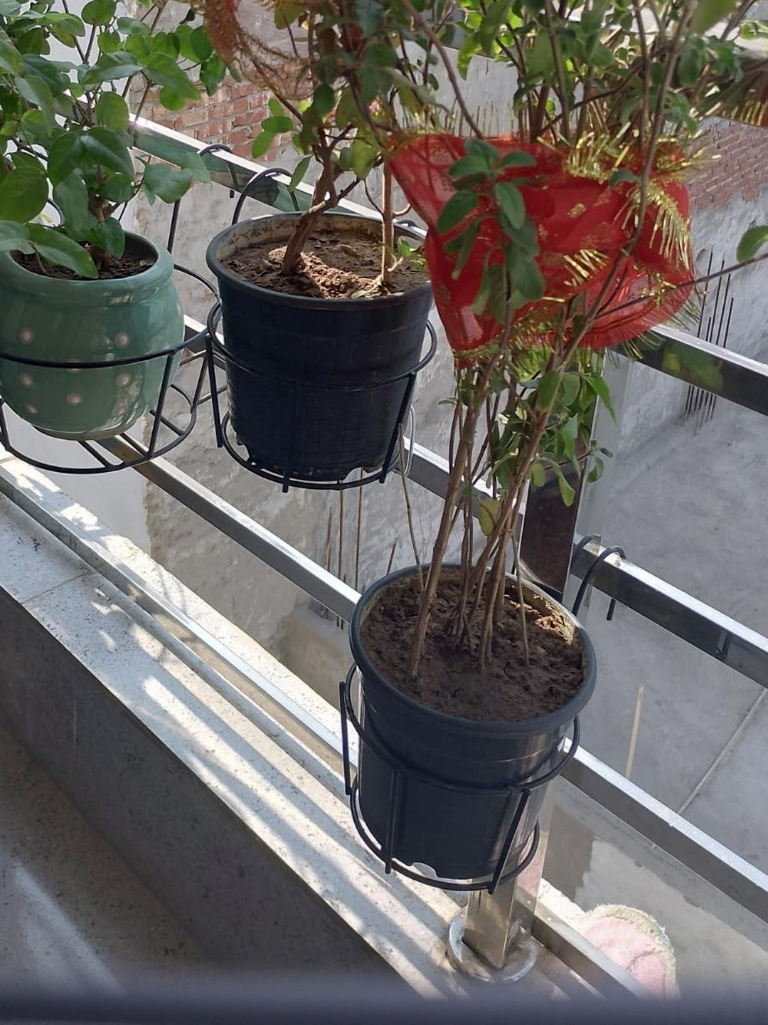 AYMH Black 2 Pieces Textured Metal Hanging Planter Stands