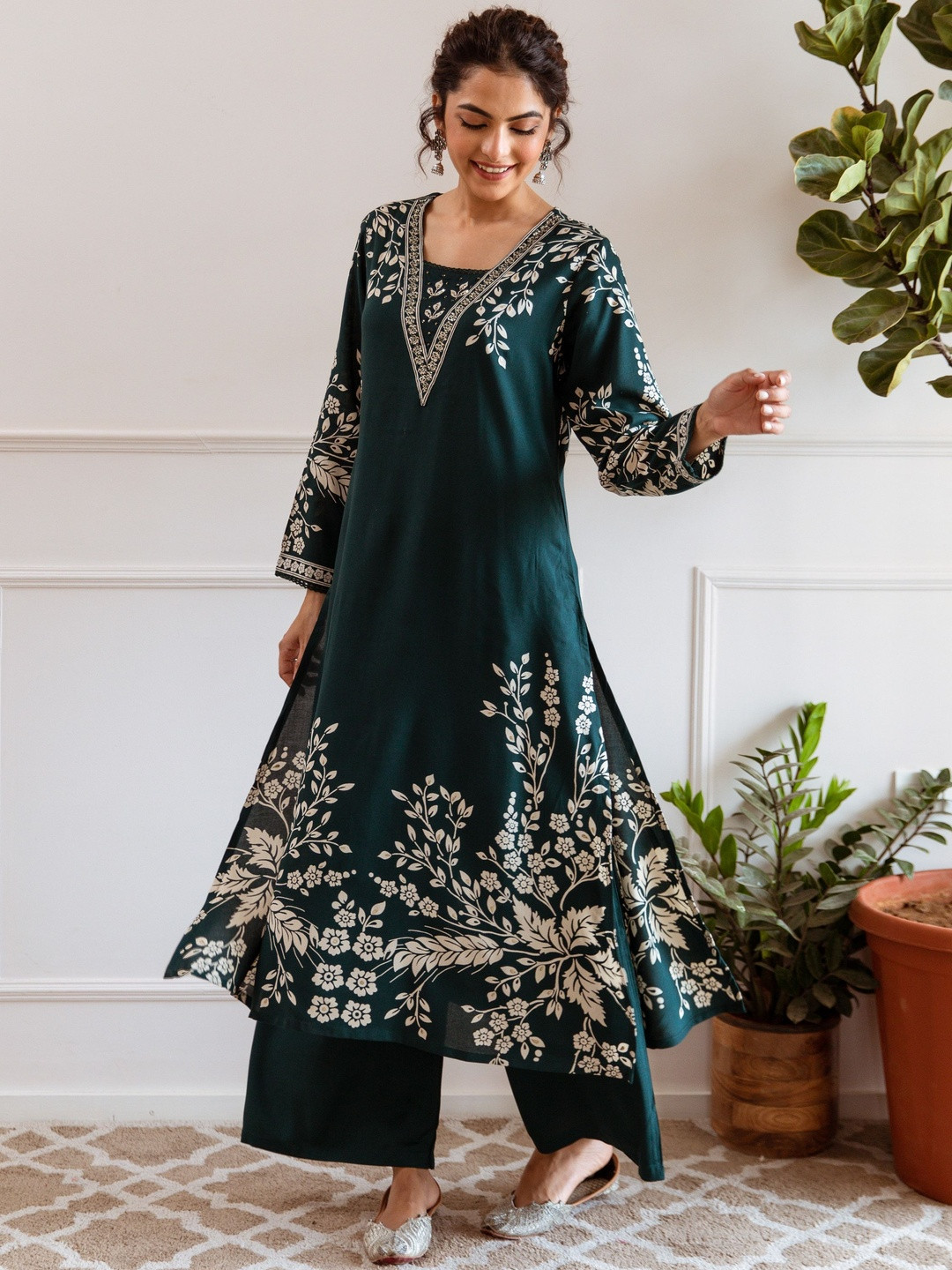 HERE&NOW Floral Printed Panelled Thread A-Line Work Kurta With Palazzos