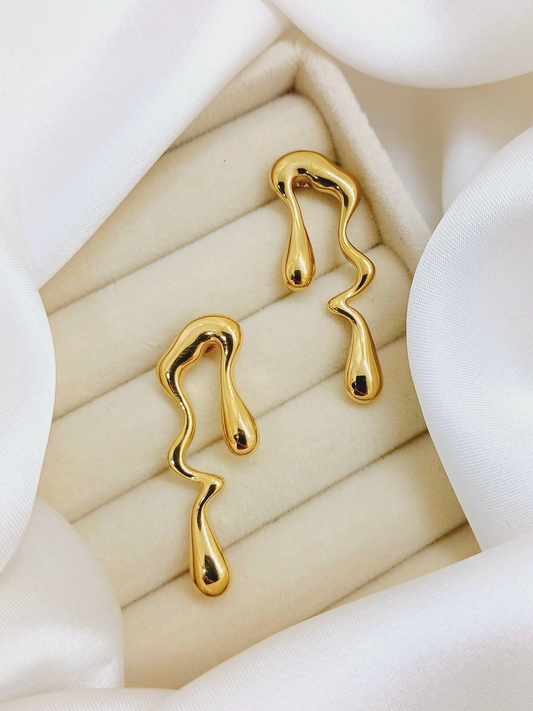 Inites Stainless Steel Gold-Plated Anti-Tarnish Contemporary Shaped Studs