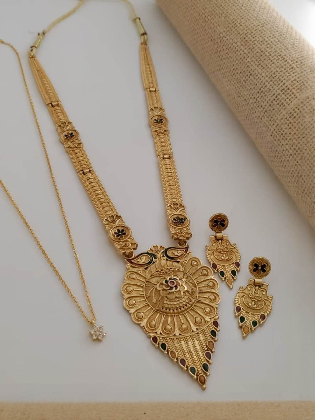 OM KRISHIV COLLECTION Gold-Plated Stoned Studded Necklace & Earrings With Pendant & Chain
